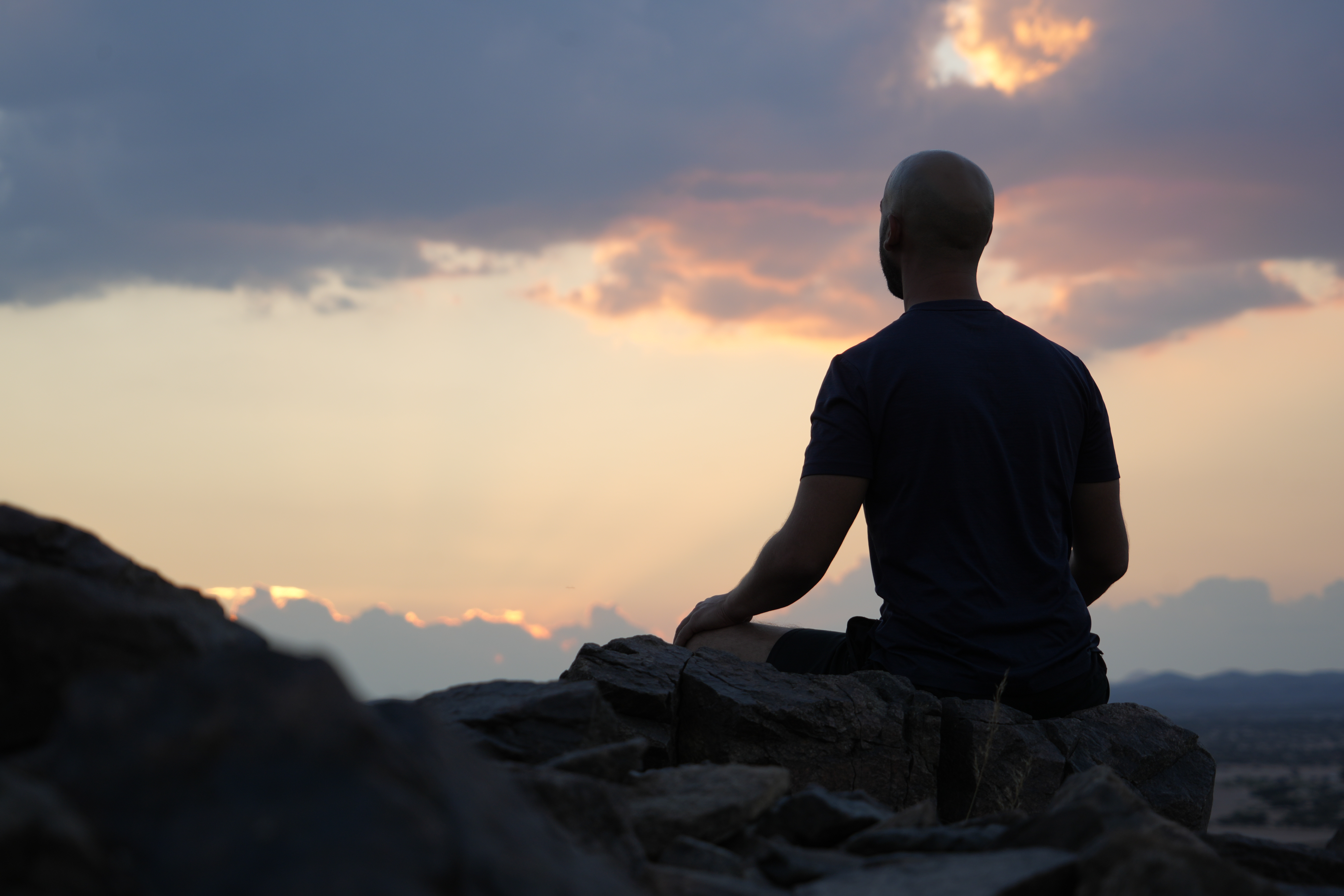 Board & balance – guided meditation with a mountain backdrop