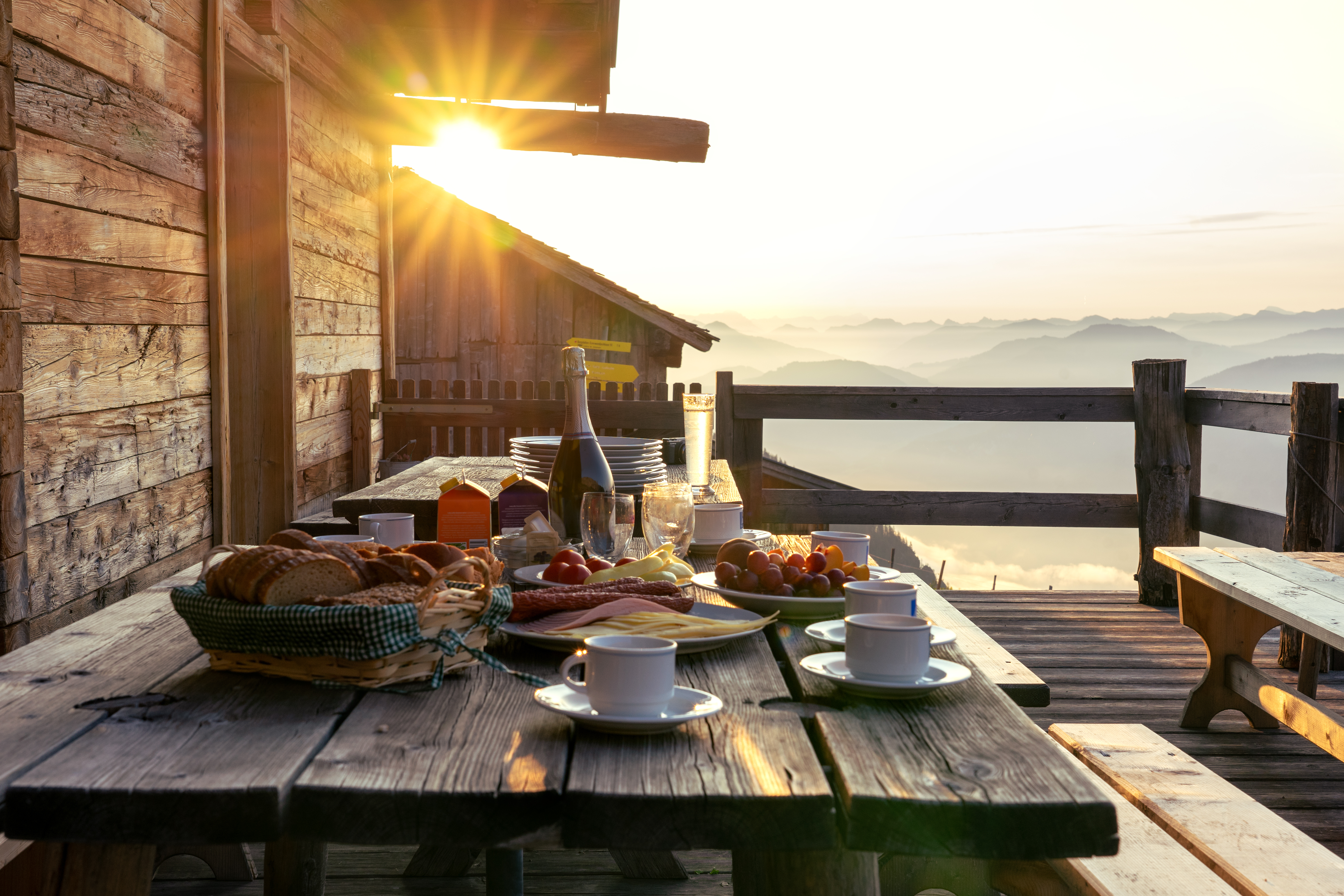 Board & mountain – breakfast on the mountain with a view and board games